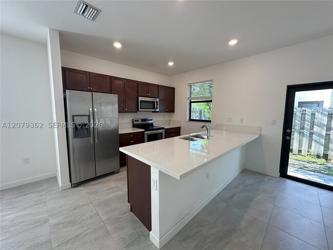 1602 SW 28th Ct
