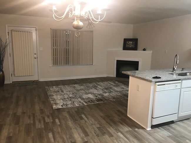 Photo - 2018 Reserve Ln