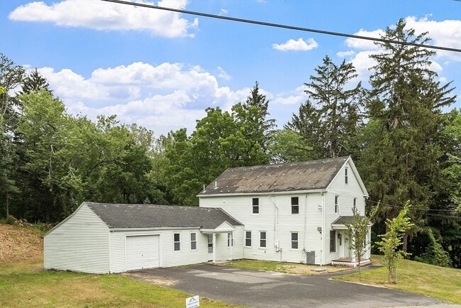 Building Photo - 15 Bliss St