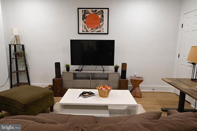 Photo - 1230 Penn St NE Unit 1