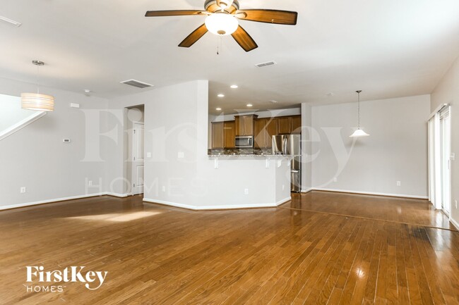 4131 White Kestrel Dr
