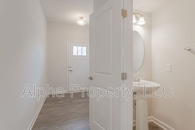 Photo - 520 Huntingdale Pl