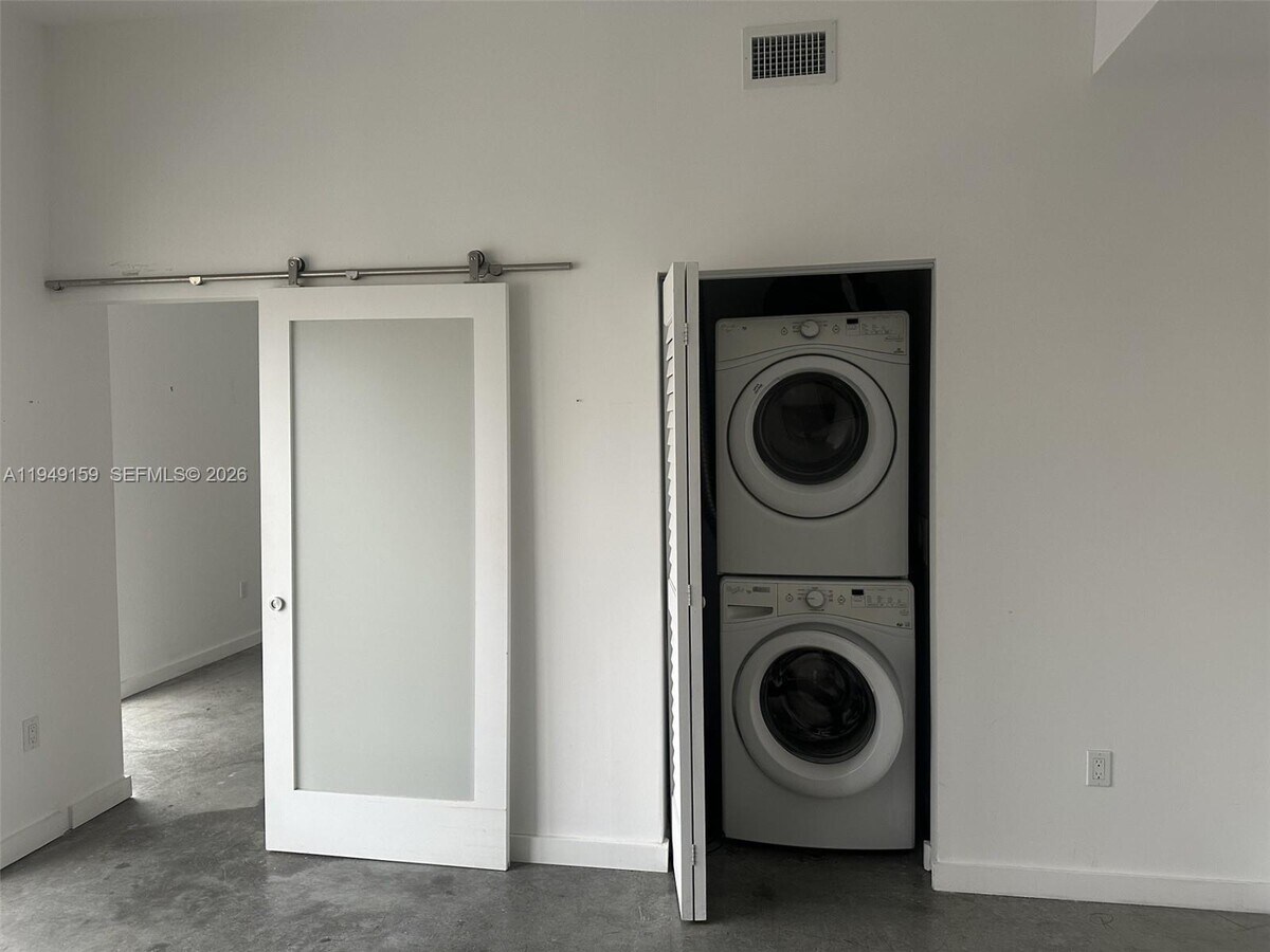 Photo - 151 SE 1st St Unidad 1006