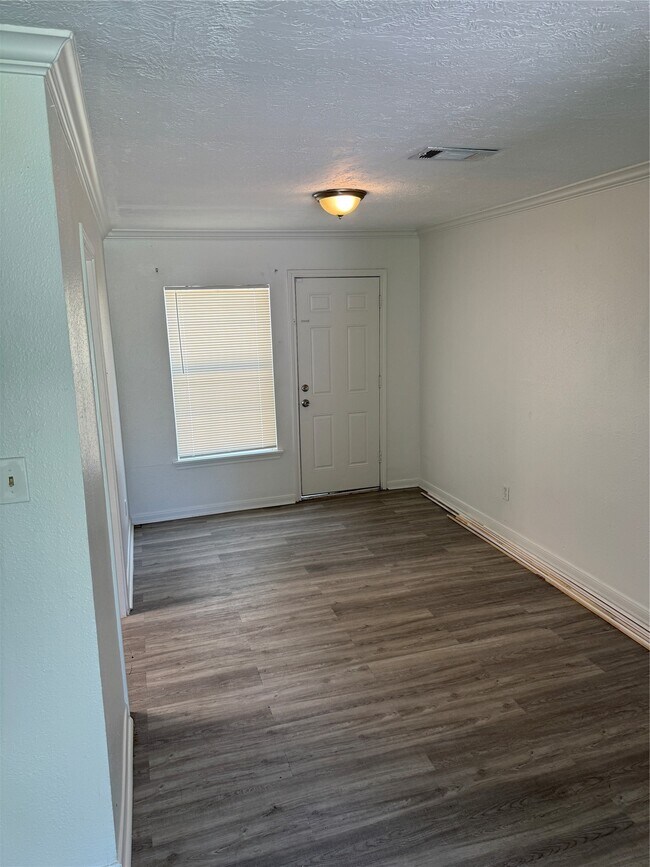 Photo - 7427 Arnim St