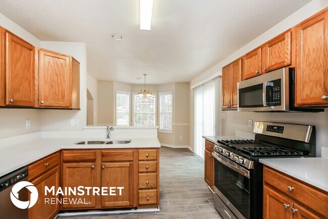 Photo - 1055 Abercorn Way