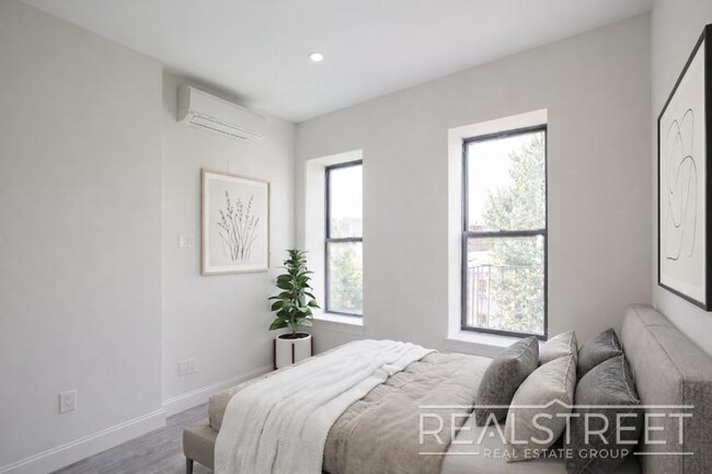 Photo - Super Bright 2 BED w LAUNDRY IN-Unit! Unit 3R