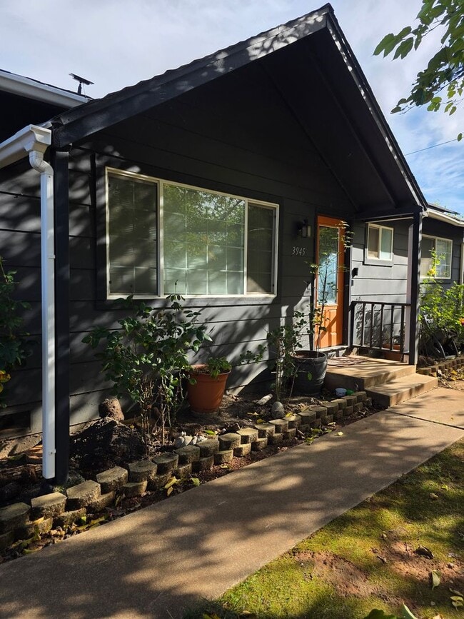 Photo - 3 BED/1 BATH LOCATED IN REDDING, CA