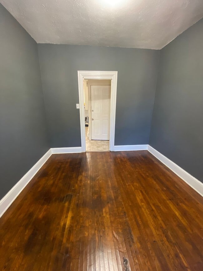 Building Photo - 228 W Vine St Unit Apt 3
