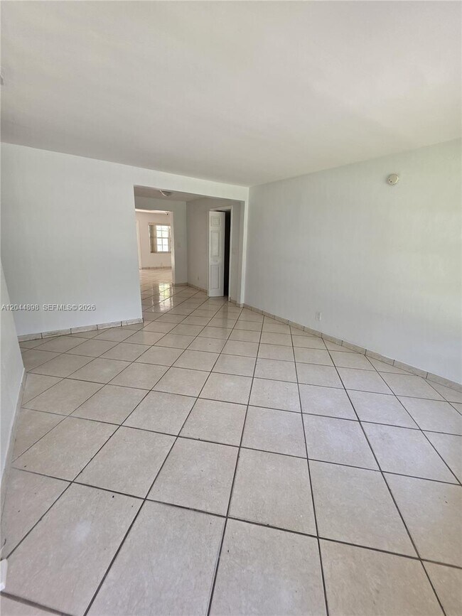 Photo - 5720 Douglas St