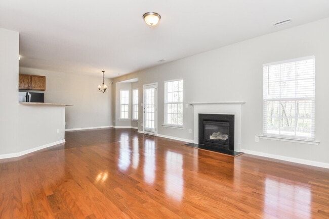 Photo - 1547 Cairo Way