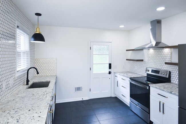 Photo - 5 Bedroom || 2 Bathroom - Single Family Ho...