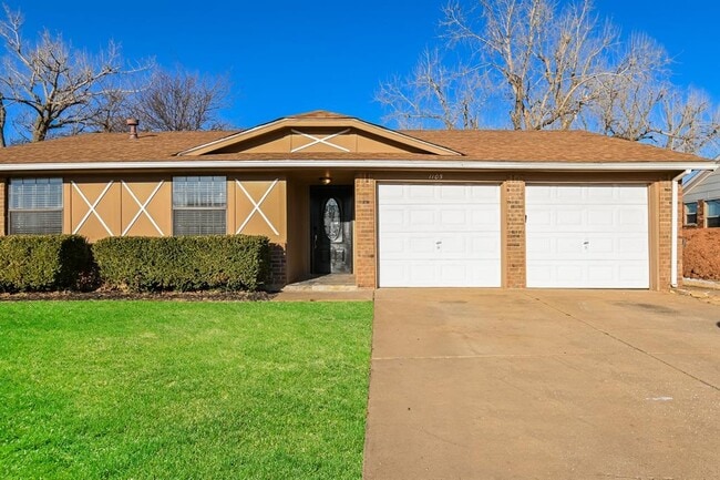 Photo - 1105 S Avery Dr House
