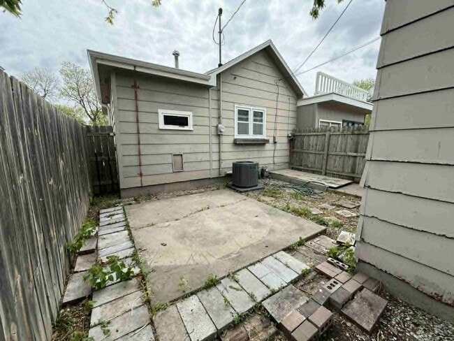 Photo - **Move in Ready** 3 bedroom close to downtown!