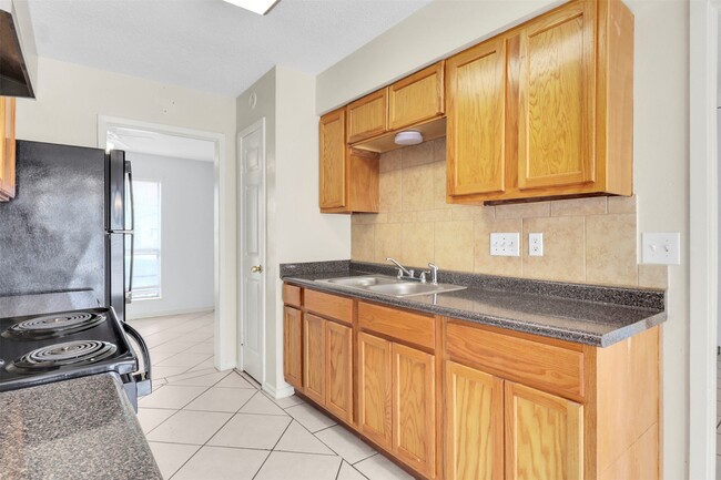 Photo - 4936 Meadowood Cir