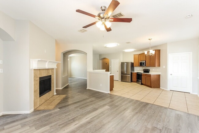 Photo - 709 Lone Pine Dr