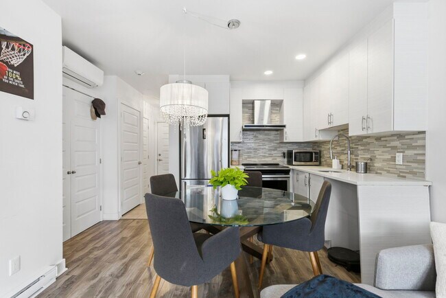 Photo - 2560 Rue Bossuet Unit 403