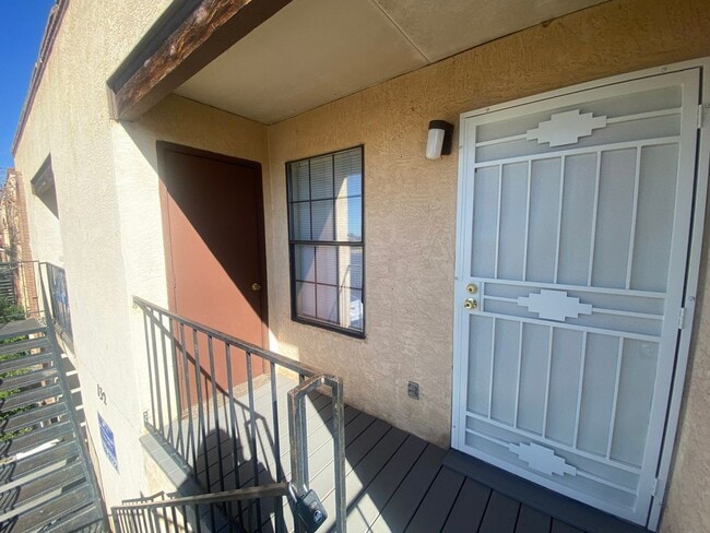 Building Photo - 132 Erbbe St NE Unit Apt 4