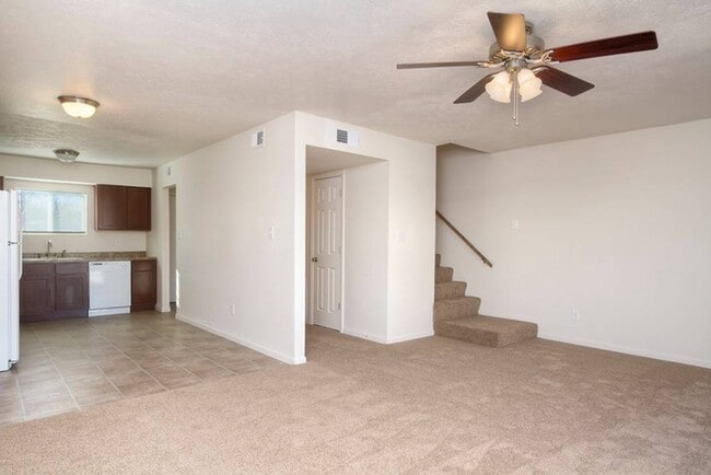 Building Photo - Townhomes at Quail Ridge