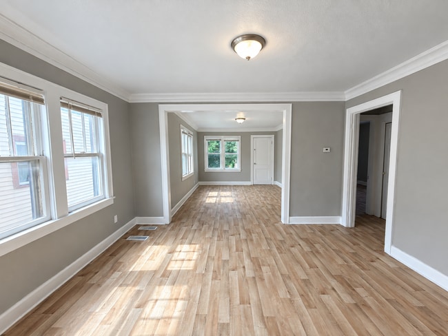 3016 S Hanson Ave Unit 3016 S Hanson Ave - Upper Unit