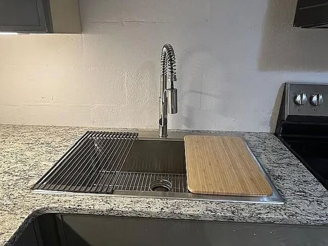 Building Photo - 206 Smith St NE Unit A