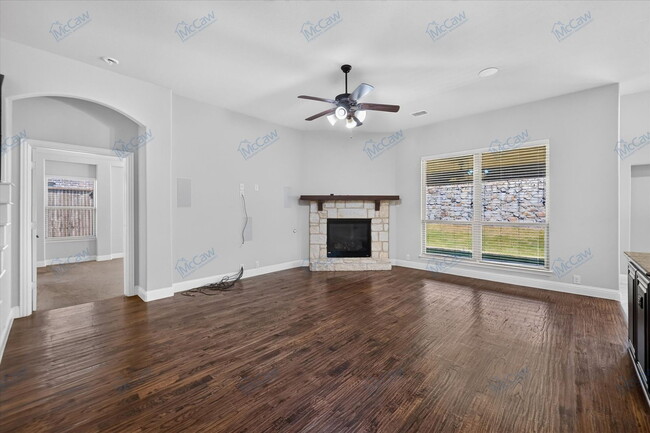 Photo - 911 Birchwood Dr