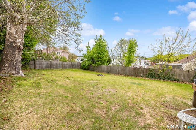 19 Cumley St