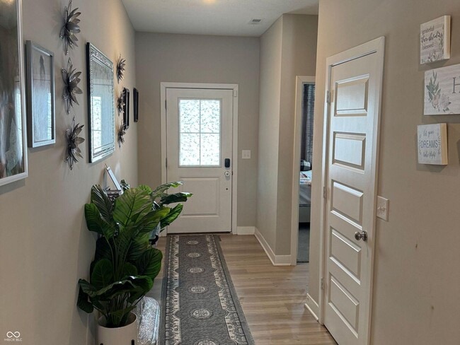 Photo - 8754 Laurelton Pl