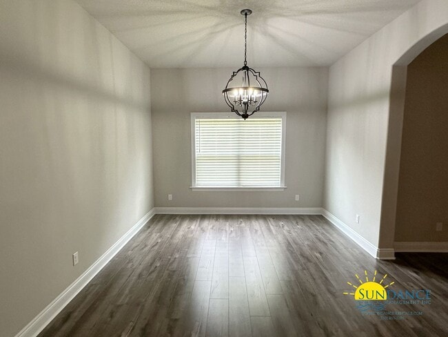 Photo - 5 Bedroom like new BEAUTIFUL Navarre home, call today!