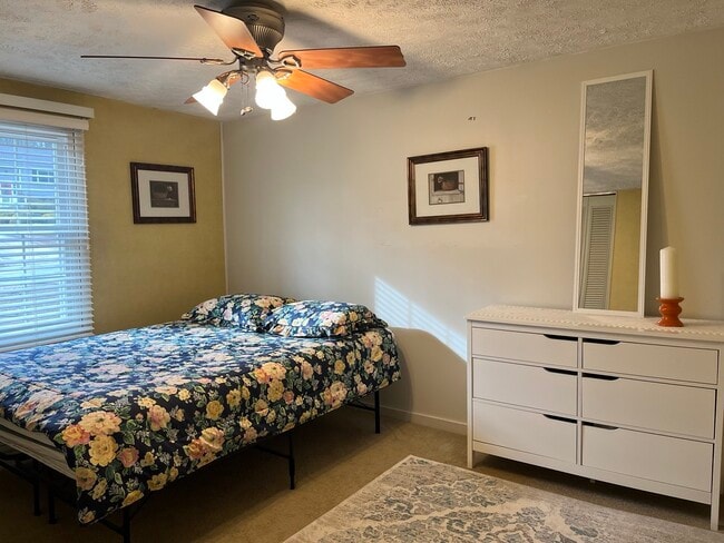 Photo - 210 Pinehurst Ln