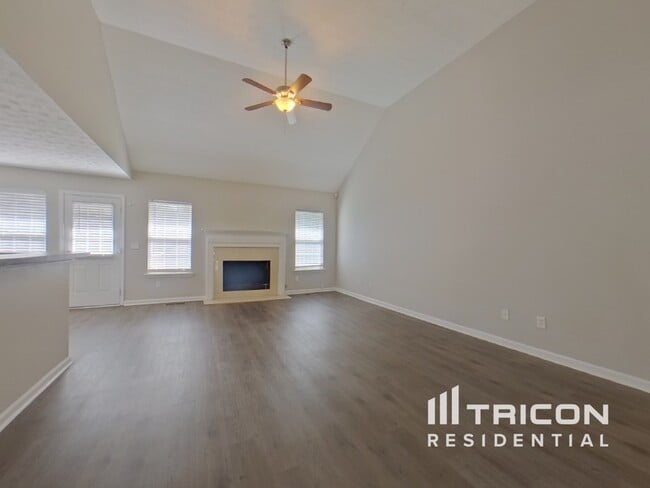 Building Photo - 6821 Hickory Hollow Dr Rental
