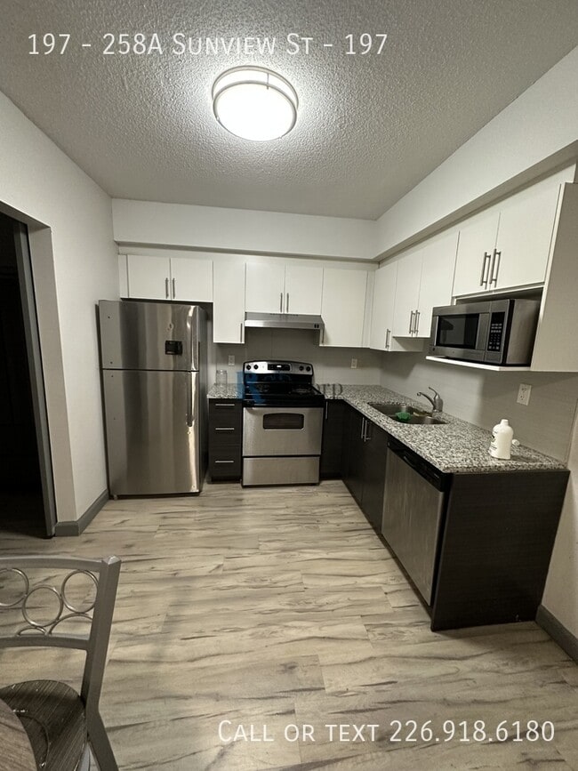 Photo - 258A-258A Sunview St