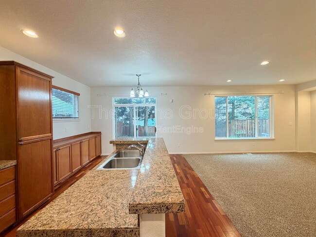 Photo - 958 SE Roundelay St