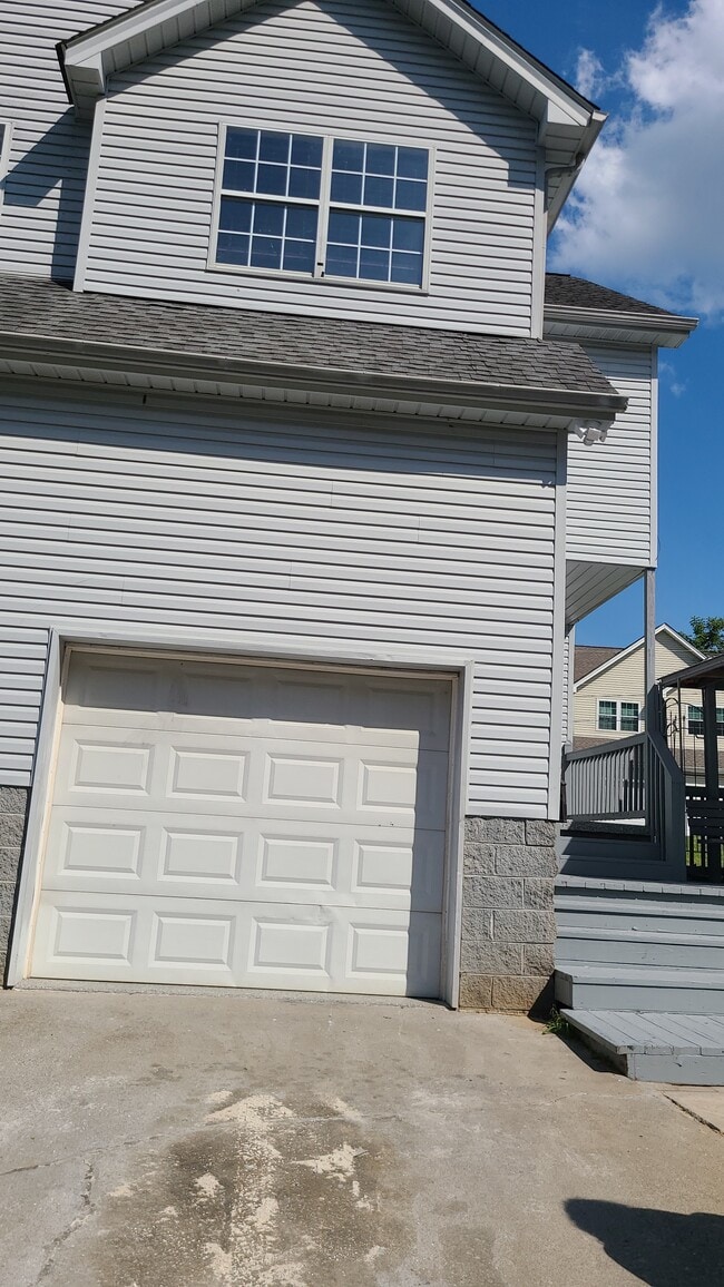Garage - 1526 Old Oak Ln