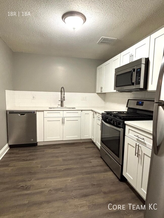 Building Photo - 4117 Adams St Unit 208