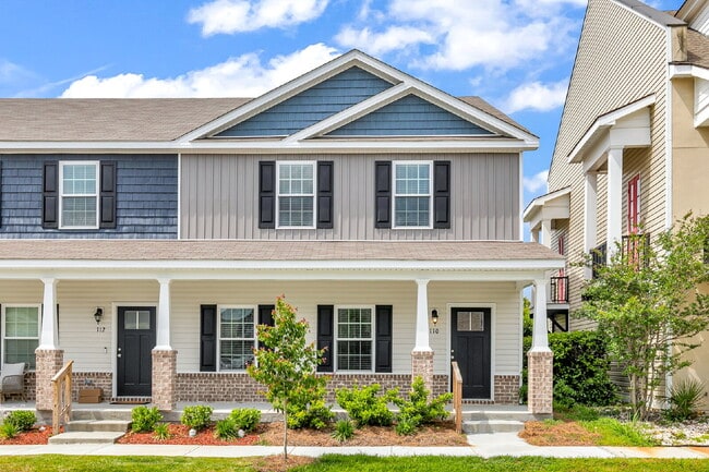 Building Photo - End Unit Townhome in Port Wentworth