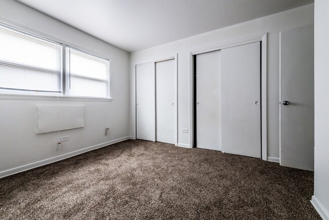 8851 S Cottage Grove Ave