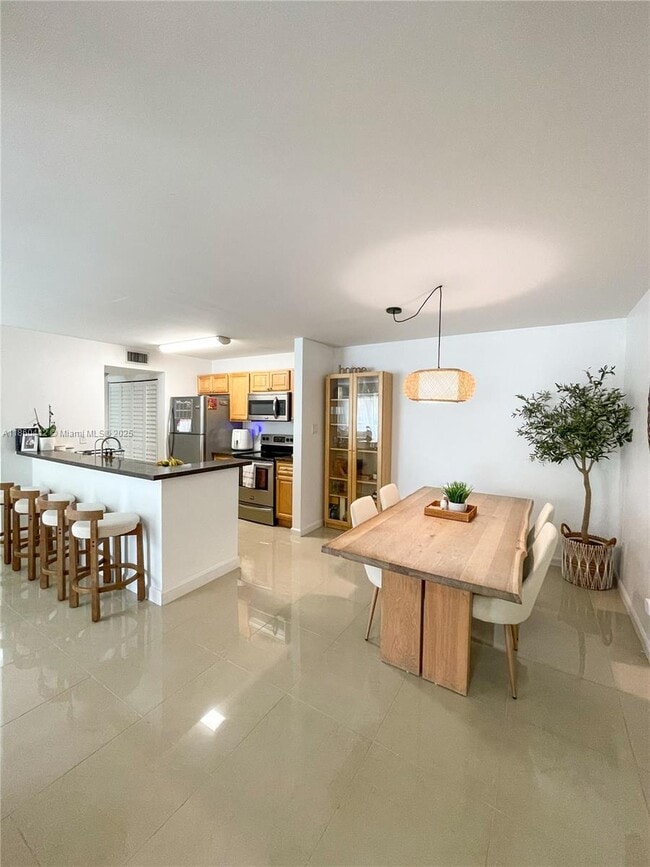 Building Photo - 15821 SW 104th Terrace Unit 203 Rental