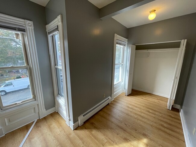 Building Photo - 327 Greenwich Ave Unit 2