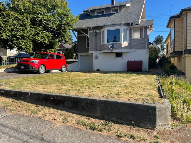 Photo - Large home/3bed 3 bath with bonus/office room just outside of PSNS and close to Bremerton Ferry