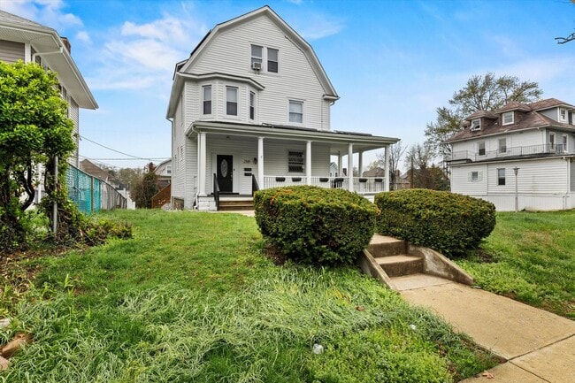 Building Photo - 6BR / 5BA Single-Family Home | 2,663 Sq Ft | Private Driveway | Deck | $4,200/mo Spacious 6-bedro...