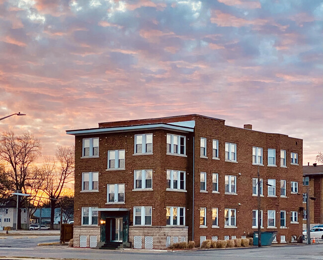 Exterior - 524 S Grand Ave E Apartments Unit 2A