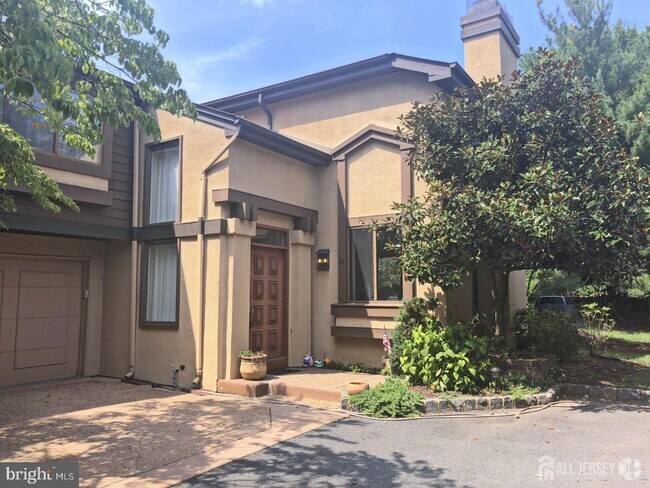 Building Photo - 92 Sayre Dr Rental