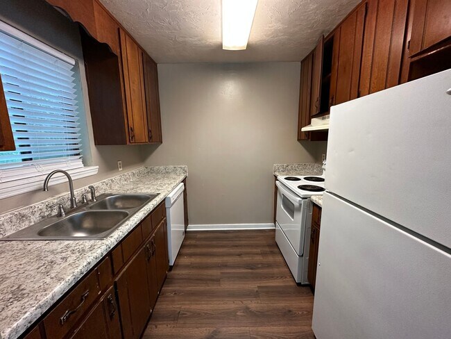 Photo - Downstairs unit off E Park and Victory Garden! Unidad A