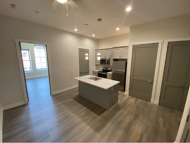 Photo - 405 W Milwaukee St