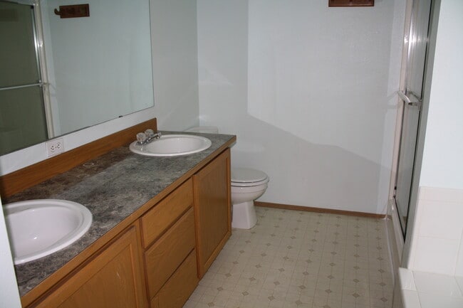 Photo - Spacious Split Entry