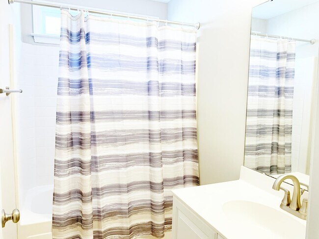 Photo - 105 Crown Empire Ct