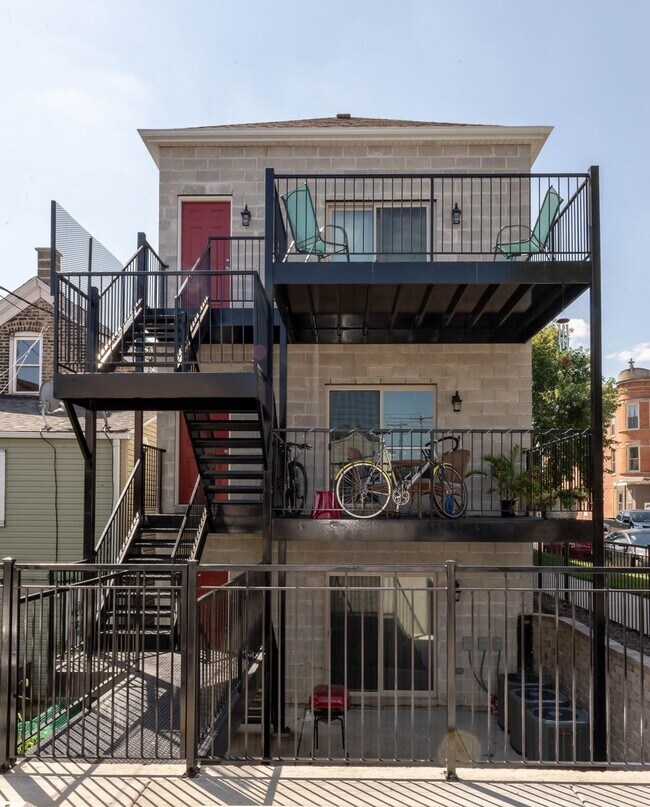 Photo - 2258 W Cullerton St