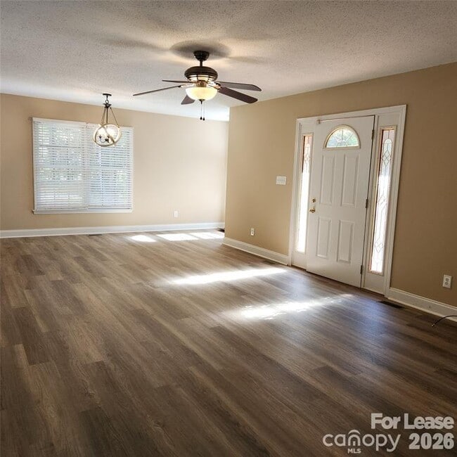 Photo - 208 Chuckwood Rd