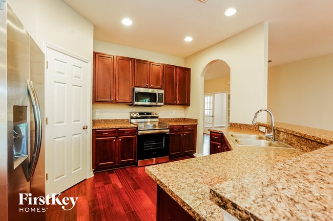 479 Shadow Lakes Dr