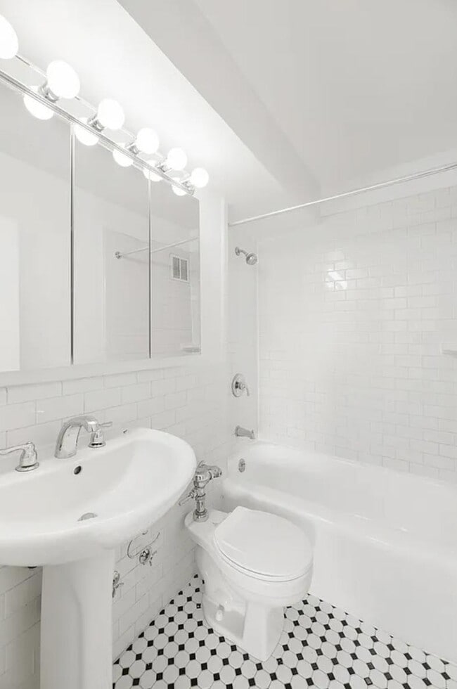 Photo - 2300 Fifth Avenue Unit 5N